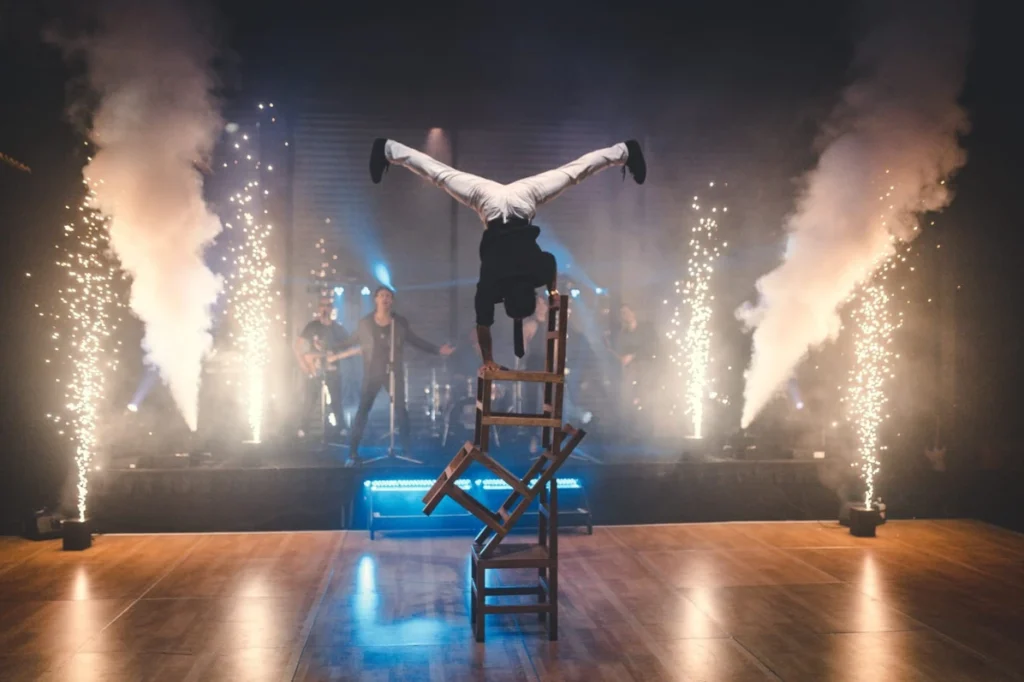 Handstand Act