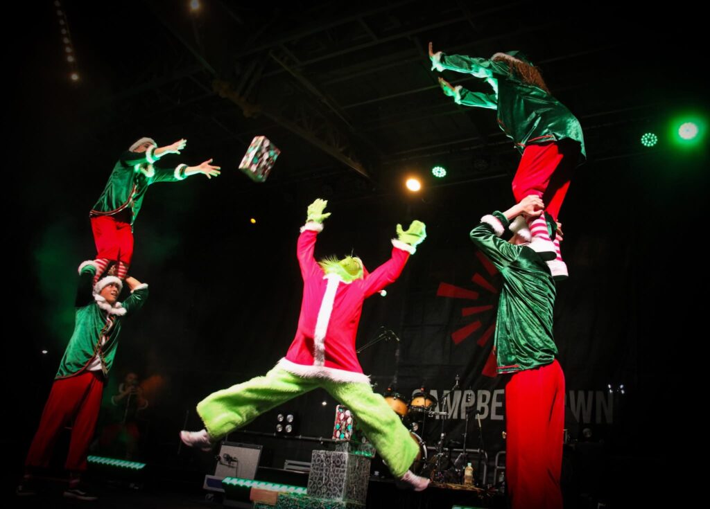 Acrobatoc Christmas Elves